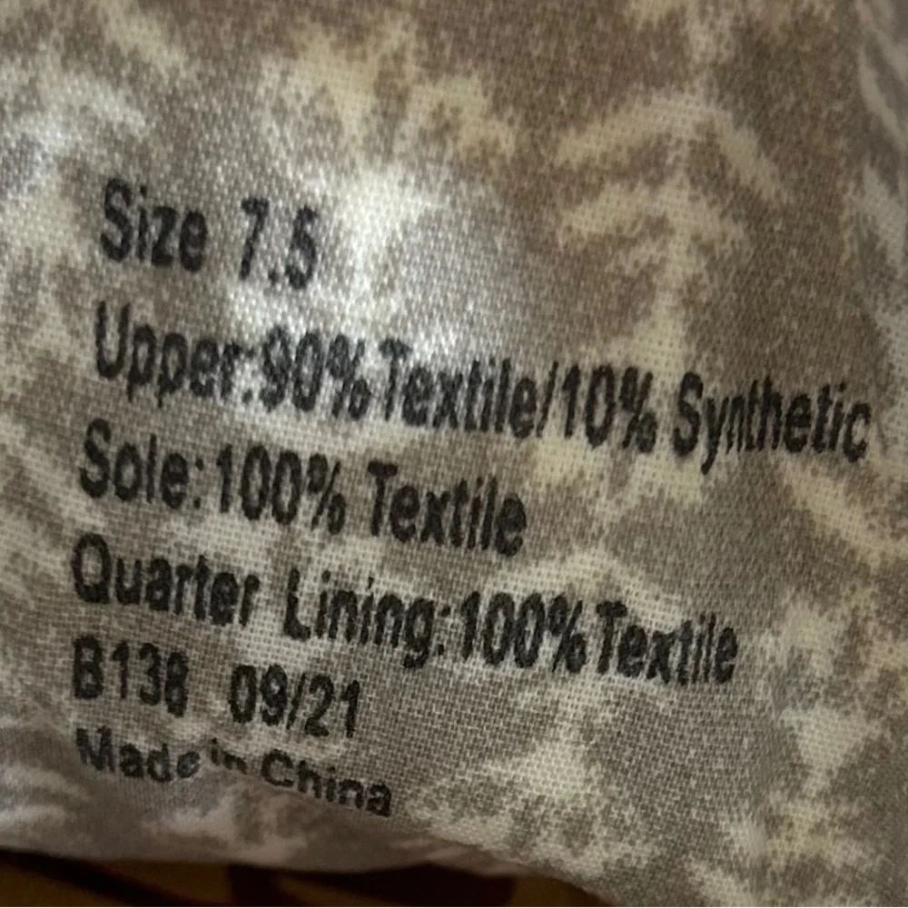 BLOWFISH SANDALS, SIZE 7.5 - Picture 5 of 5